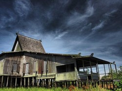 12 Rumah Adat Kalimantan Selatan: Keunikan Arsitektur dan Filosofinya