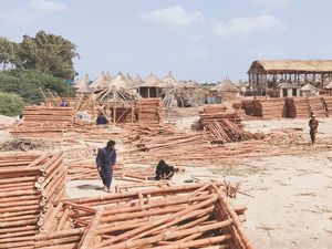 Mengintip Rumah Bambu, Selter Darurat Banjir Raksasa di Pakistan