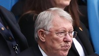 Sir Alex Ferguson, manajer legendaris MU, tak bisa menyembunyikan ekspresi kekecewaan. Foto: Getty Images/Matthew Ashton - AMA