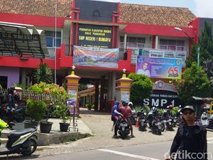 Pungutan di SMPN 1 Bumiayu Brebes yang Dikeluhkan Wali Murid Pungutan di SMPN 1 Bumiayu Brebes yang Dikeluhkan Wali Murid