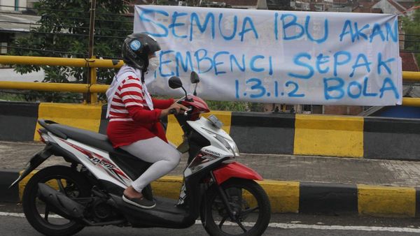 Spanduk Kecaman Tragedi Kanjuruhan Bertebaran