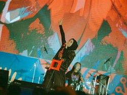 Tantri Kotak Jatuh dari Panggung Setinggi 2 Meter