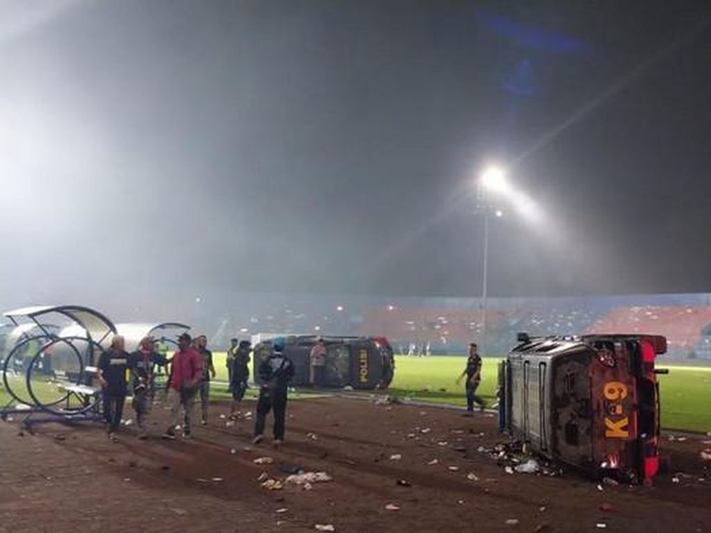 Gerbang 13 Bagai Kuburan Massal, Cerita Mencekam Saksi Tragedi Kanjuruhan Gerbang 13 Bagai Kuburan Massal, Cerita Mencekam Saksi Tragedi Kanjuruhan