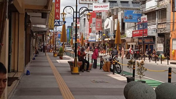 Menelusuri Malioboronya Tasikmalaya di Jalan HZ Mustofa