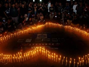 1.000 Lilin untuk Korban Tragedi Kanjuruhan