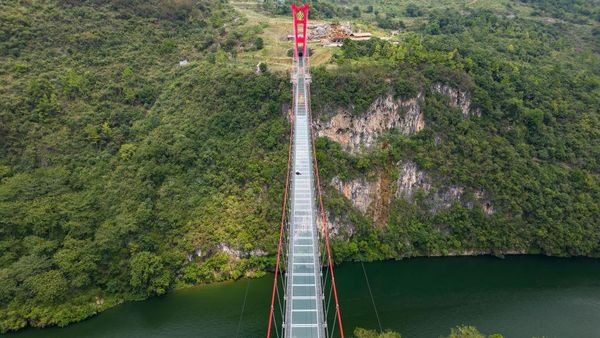 Ini Dia Jembatan Kaca di China, Panjangnya Setengah Kilometer!