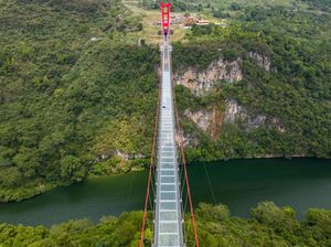 Ini Dia Jembatan Kaca di China, Panjangnya Setengah Kilometer! Ini Dia Jembatan Kaca di China, Panjangnya Setengah Kilometer!