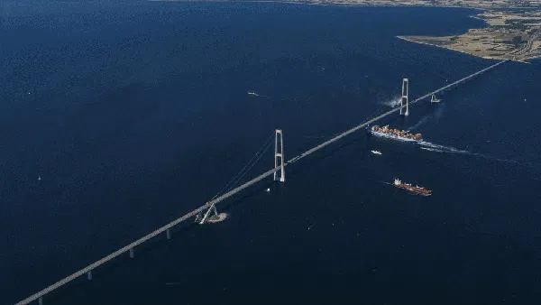 8 Jembatan Gantung Terpanjang di Dunia yang Wow Banget