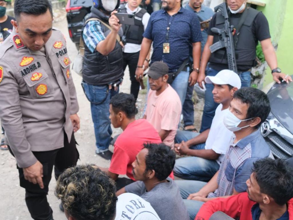 Kampung Ambon Kembali Digerebek, 8 Pengedar Narkoba Ditangkap Polisi!