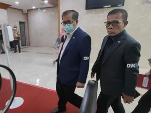 DPR Gunakan Pita Hitam Duka Kanjuruhan di Sidang Paripurna