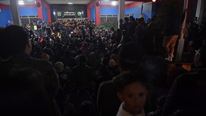 Aremania Minta Tragedi Kanjuruhan Diusut Tuntas Suasana pertemuan aremania