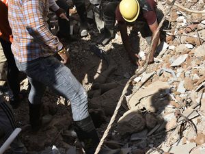 Bangunan Tua di India Runtuh Saat Pembongkaran, Dua Pekerja Tewas