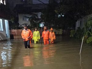 Kawasan Rumah Anggota DPRD DKI Viani Limardi di Pela Mampang Banjir Kawasan Rumah Anggota DPRD DKI Viani Limardi di Pela Mampang Banjir