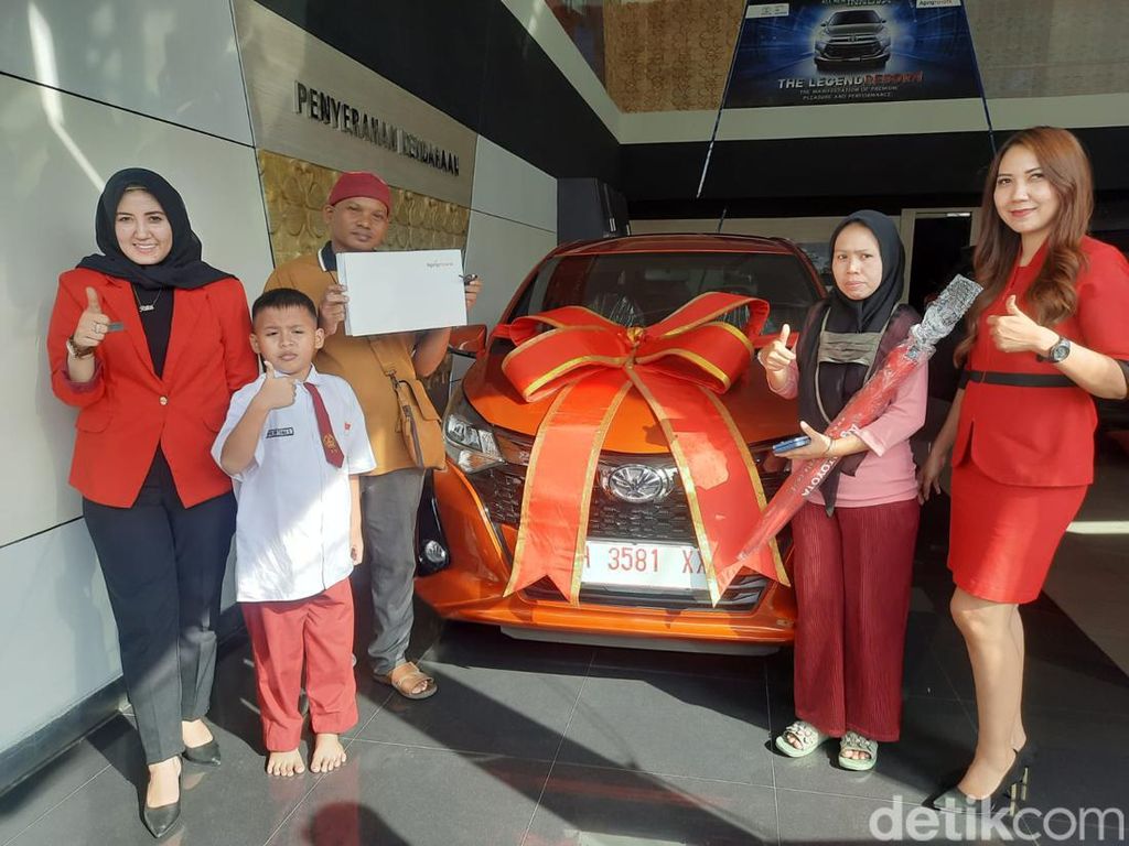 Pria di Jambi Viral gegara Beli Mobil Pakai Koin Pria di Jambi Viral gegara Beli Mobil Pakai Koin
