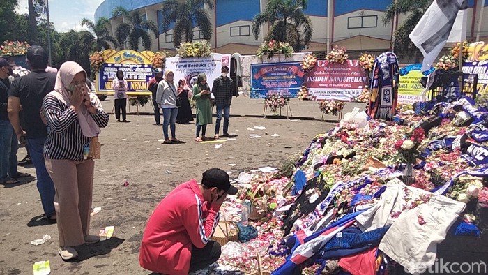 Doa Aremania untuk korban Tragedi Kanjuruhan