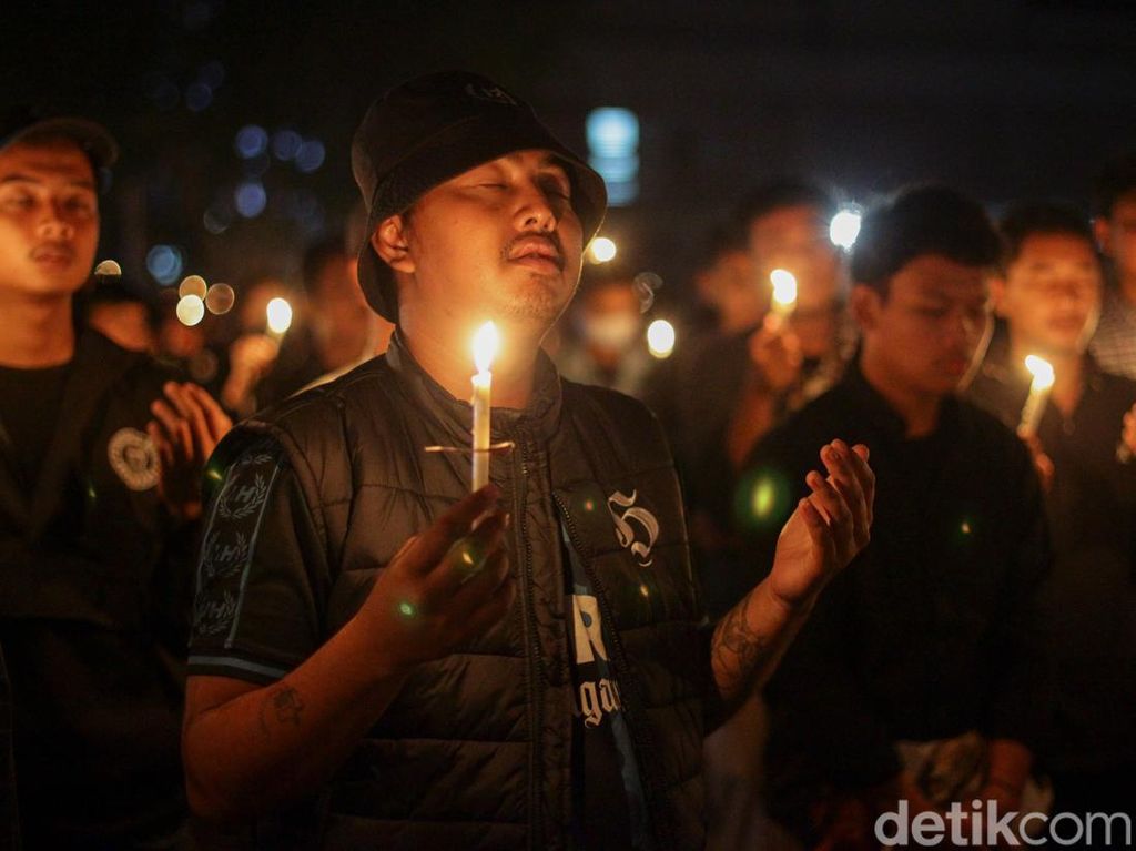 Suporter Jogja-Solo Doa Bersama untuk Tragedi Kanjuruhan
