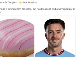 Jack Grealish dapat pujian sekaligus ledekan; terkadang kelewat mencolok, tapi sukar ditolak dan selalu populer saat pesta. Foto: dok. Twitter @GreggsOfficial