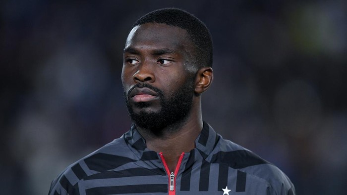 Fikayo Tomori of AC Milan looks on during the Serie A match between Empoli FC and AC Milan at Stadio Carlo Castellani, Empoli, Italy on 1 October 2022. (Photo by Giuseppe Maffia/NurPhoto via Getty Images)