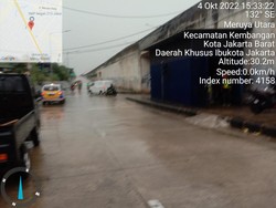 Kolong Tol Meruya Utara Sempat Tergenang Saat Hujan Guyur Jakbar