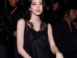 Viral Momen Han So Hee Bersanding dengan Bella Hadid di Paris Fashion Week