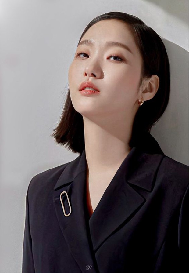 Kim Go Eun dengan mata monolidnya yang tajam