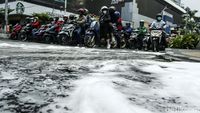Jalan KH Wahid Hasyim Penuh Busa, Ko Bisa!