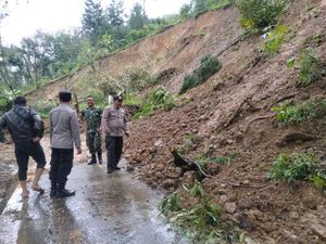 Cuaca Ekstrem Ancam Jatim hingga 3 Maret: Potensi Banjir-Longsor