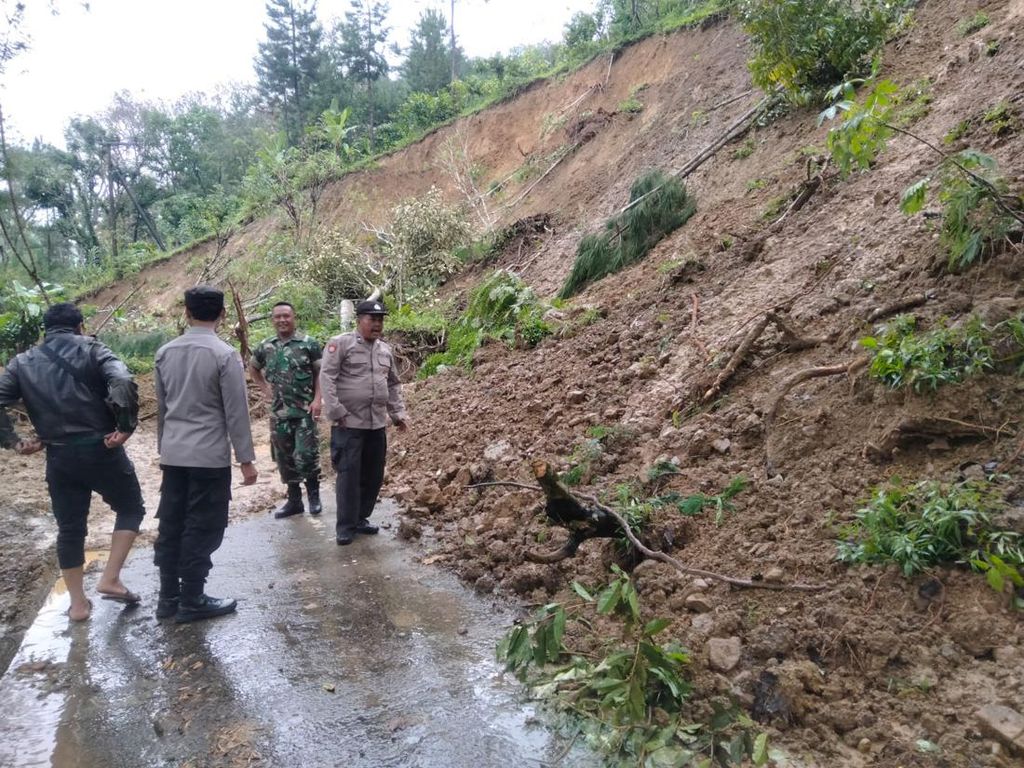 Cuaca Ekstrem Ancam Jatim hingga 3 Maret: Potensi Banjir-Longsor Cuaca Ekstrem Ancam Jatim hingga 3 Maret: Potensi Banjir-Longsor