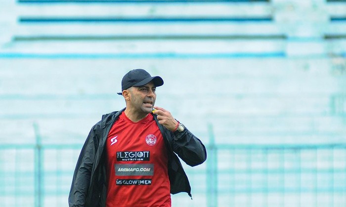 Javier Roca.