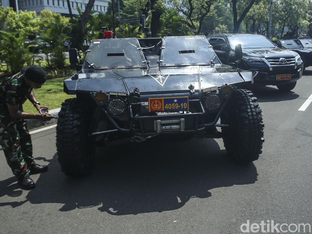 Jelang HUT ke-77 TNI, Deretan Alutsista Mejeng di Jalanan Jakarta