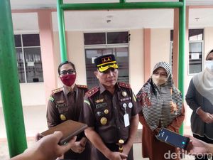 Kejati Banten Minta Pembakar Istri-Anak di Pandeglang Segera Ditangkap Kejati Banten Minta Pembakar Istri-Anak di Pandeglang Segera Ditangkap