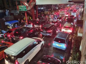 Lalin Jalan Mampang Prapatan Arah Gatot Subroto Jaksel Macet Parah