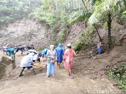 Kena Longsor, Akses Utama 2 Dusun di Kulon Progo Terputus Sejak Minggu
