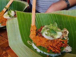 Gurih Pedas Nasi Jinggo Sambal Belut di Bali