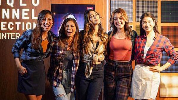 Inspirasi Gaya Busana Casual ala Luna Maya dan Geng Sepedanya