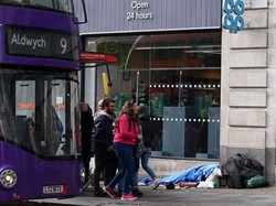 Inggris Diterpa Cobaan: Anak Makan Karet, PSK Menjamur, PM Mundur