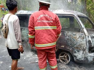 Mobil Pembawa 6 Jeriken Pertamax Terbakar di Pangandaran