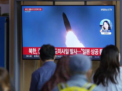 Bahaya! Korut Tembakan Rudal Balistik ke Arah Jepang