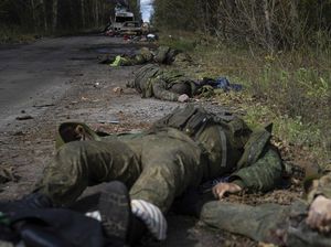 Ngeri! Mayat Tentara Perang Bersebaran di Jalanan Ukraina