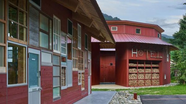 Nggak Nyangka, Deretan Bangunan Keren Ini Dibangun Pakai Sampah