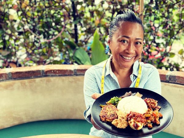 Doyan Kuliner Lokal, Niluh Djelantik Suka Makan Nasi Campur Bali
