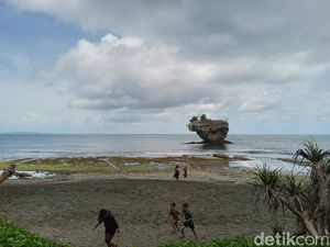 Pemkab Pangandaran Akan Tarik Pengelolaan Objek Wisata Pantai dari Pemdes Pemkab Pangandaran Akan Tarik Pengelolaan Objek Wisata Pantai dari Pemdes