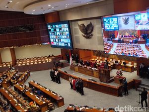 DPR Sahkan 9 Anggota Komnas HAM Periode 2022-2027 DPR Sahkan 9 Anggota Komnas HAM Periode 2022-2027