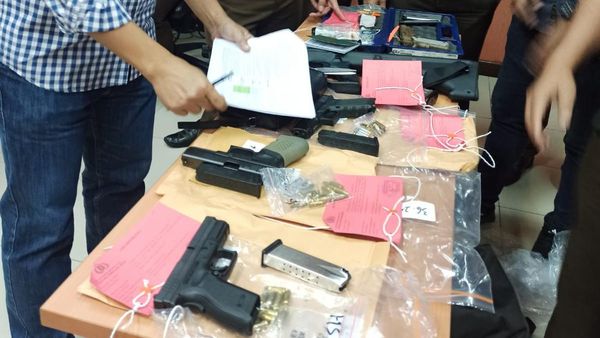 Penampakan Barang Bukti Kasus Sambo, Ada 3 Pistol hingga Magasin Penampakan Barang Bukti Kasus Sambo, Ada 3 Pistol hingga Magasin