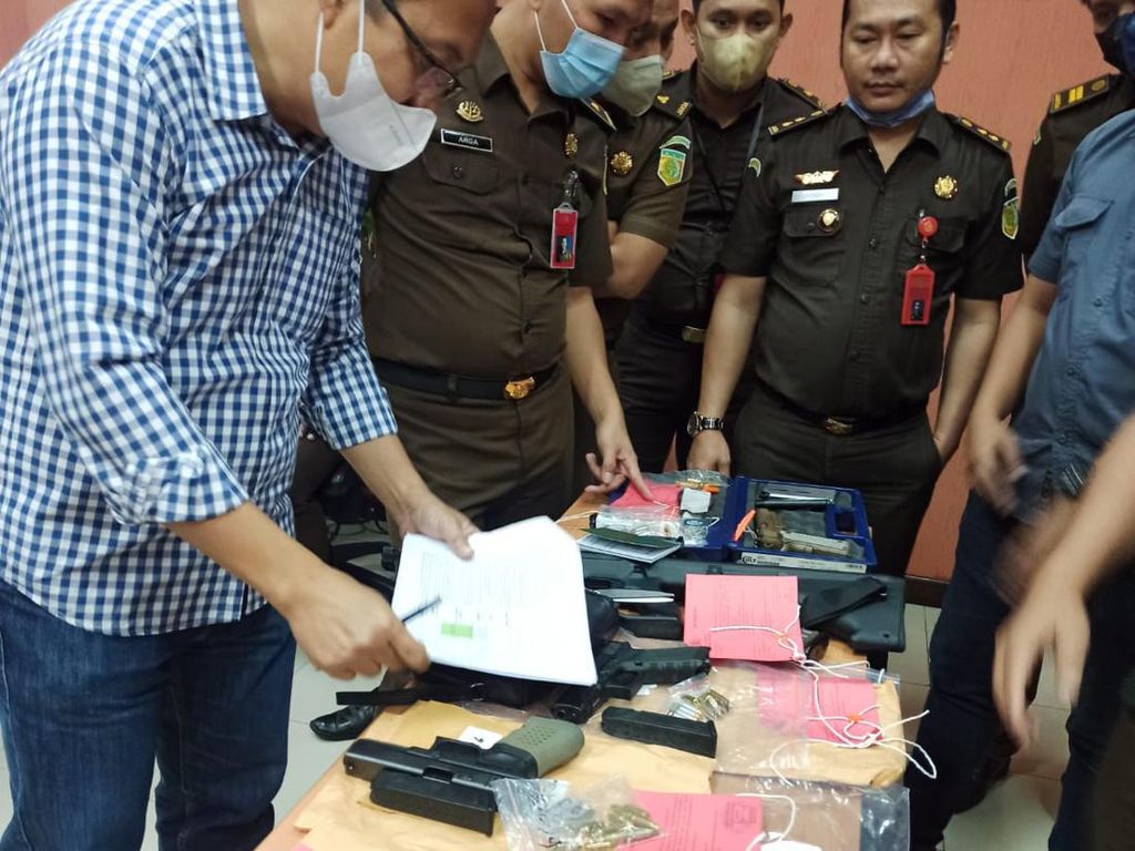 Penampakan Barang Bukti Kasus Sambo, Ada 3 Pistol hingga Magasin Penampakan Barang Bukti Kasus Sambo, Ada 3 Pistol hingga Magasin
