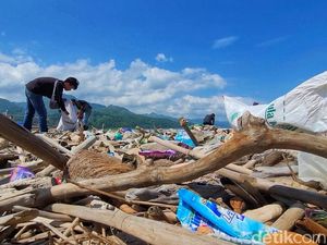 Pantai Loji: Dulu Tempat Surfing yang Indah, Kini Penuh Sampah Pantai Loji: Dulu Tempat Surfing yang Indah, Kini Penuh Sampah