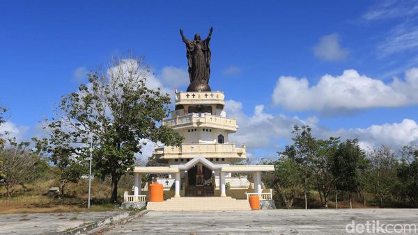 Potret Wisata Rohani Patung Kristus Raja di Tanimbar