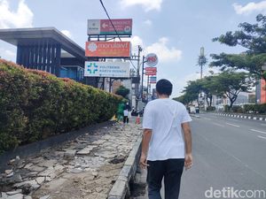 Pejalan Kaki Harap Penataan Trotoar Margonda Depok Cepat Selesai Pejalan Kaki Harap Penataan Trotoar Margonda Depok Cepat Selesai
