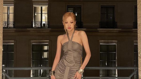 8 Gaya Rose BLACKPINK Dinner Bareng Geng Artis di Paris Fashion Week