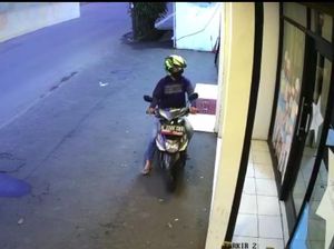 Polisi Temukan Titik Terang Pelaku Pencurian di Toko Kue Ruben Onsu Polisi Temukan Titik Terang Pelaku Pencurian di Toko Kue Ruben Onsu